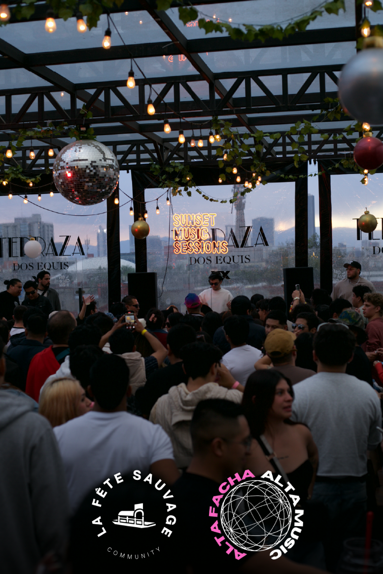 Nomad & local community gathered for an intimate house/tech DJ session with the best views in Mexico City.