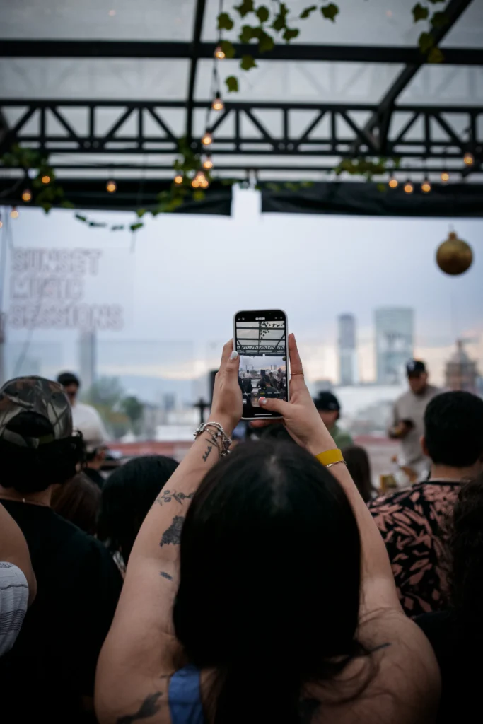 guests-taking-photos-sunset-mexico-city.webp